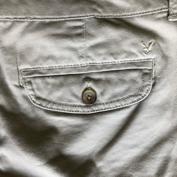 American Eagle Outfitters stretch tan shorts rear pockets  juniors size 2 - Picture 4 of 4